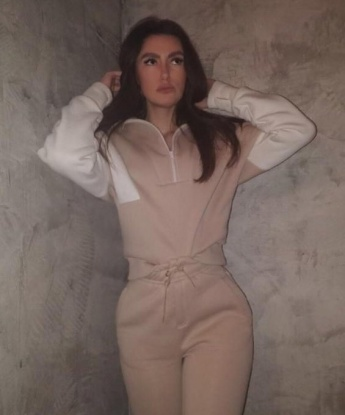 Молодая, стройная и гибкая брюнетка ждет тебя для ярких и незабываемых встреч. Я позабочусь о твоем удовольствии и расслаблении. Проведи время с настоящей профессионалкой! 14940, 25 лет